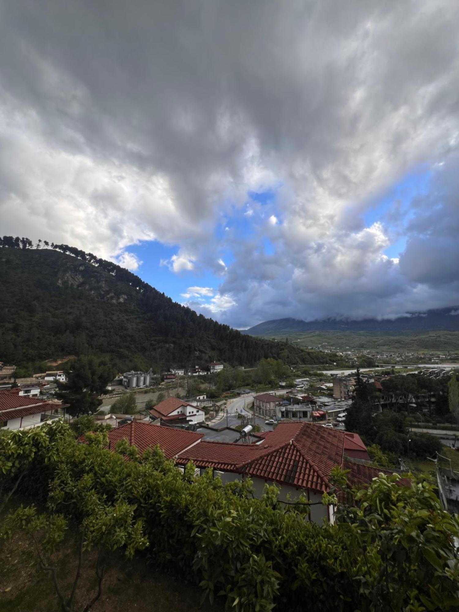Hotel Villa Edis Berat Extérieur photo